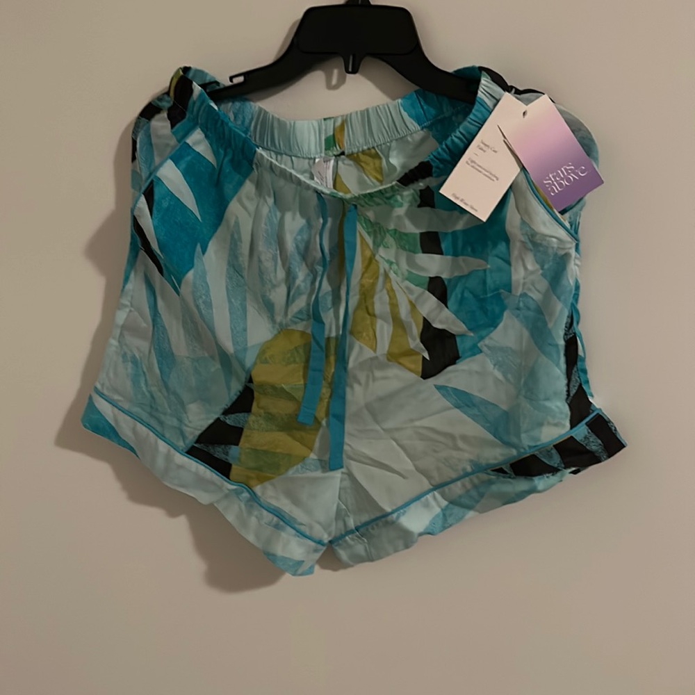 Stars above, size small and color blue leaf